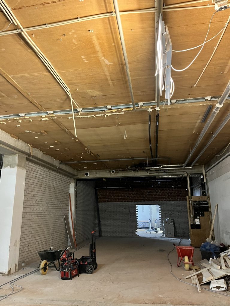 Studio in Amsterdam tijdens de eerste fase van de box-in-boxafbouw