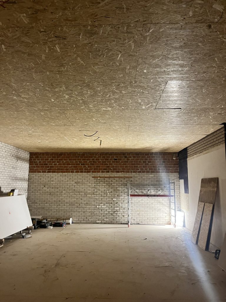 Beplate binnenruimte tijdens de box-in-boxafbouw