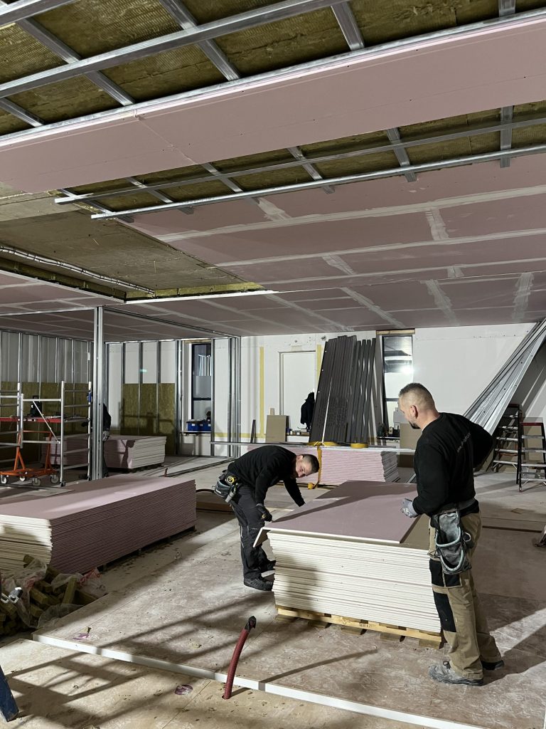 Aker Projects tijdens de specialistische afbouw bij Plint Hilversum