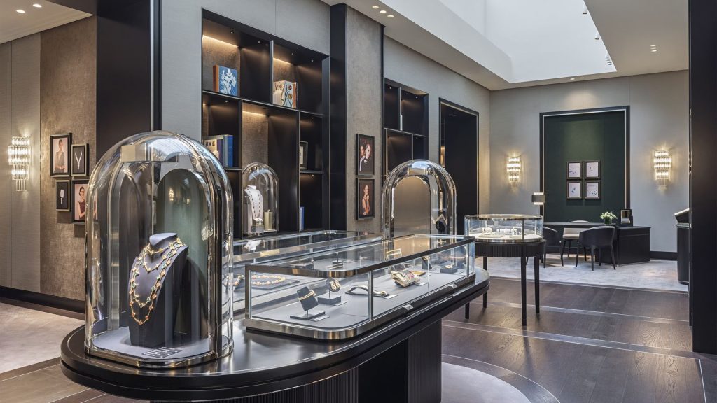 Verkoopruimte met plafondafwerking in de Amsterdamse boutique