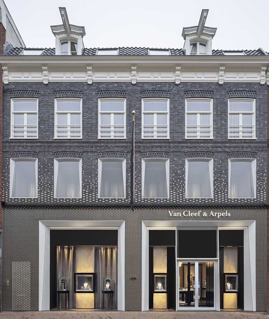 Gevel van de Van Cleef & Arpels-boutique aan de P.C. Hooftstraat