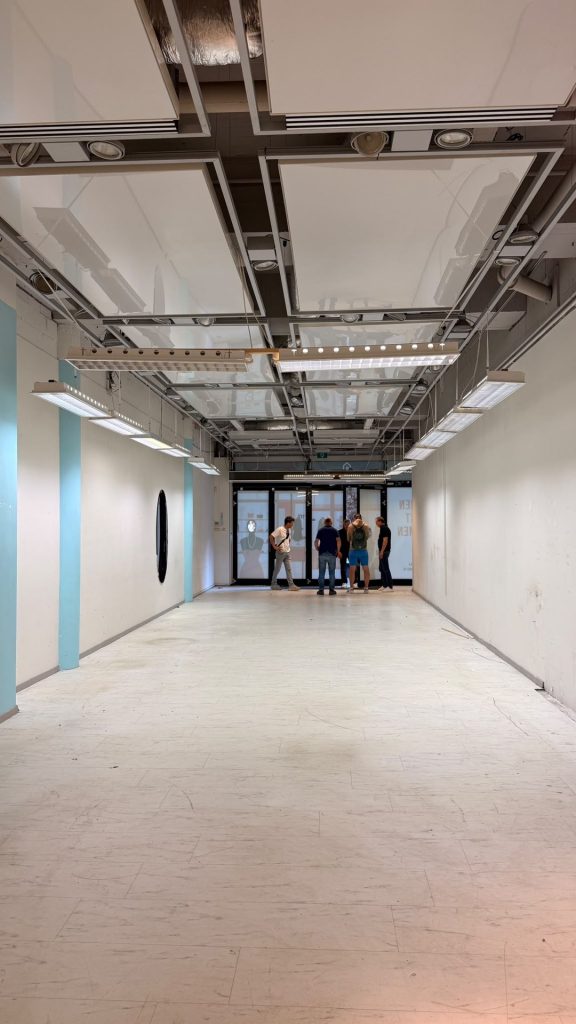 Rolife Rotterdam retail space with an open ceiling and exposed building services