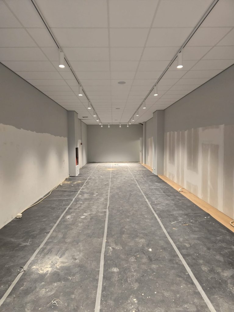 Suspended ceiling and lighting above a protected floor at Rolife Rotterdam